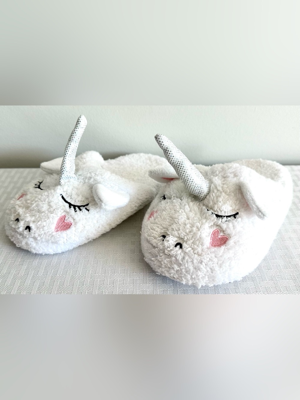 White Plush Unicorn Slippers Girls Kids Silver Horn 8” Sole (Size 12/13)